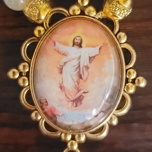 Precioso Rosario de PASCUA! Rosario único en su tipo. Cada rosario de Davisonshoppe es único, pero este se destaca por ser único.