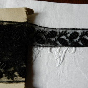 dentelle sur tulle ancienne originaire de la Bretagne vieille France