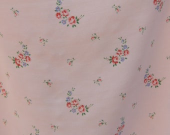 tissu ancien motifs de petites roses sur fond rose jamais utilisé vieille ferme