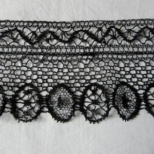 dentelle ancienne aux fuseaux faite a la main 2m50 de long