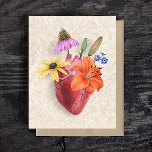 Coração anatômico com cartão de nota das flores selvagens de <br> Crie Seu Próprio Produto! Cartão de felicitações em branco, papelaria A2, envelope Kraft, cartão de dia dos namorados, presente, 100% reciclado