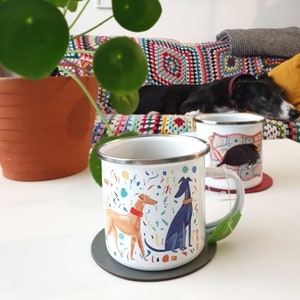Tazza smaltata con la scritta "Sighthound Celebration"