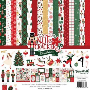 Puede incluir: Un kit de manualidades con temática navideña, con papeles estampados en rojo, verde y blanco. El kit incluye pegatinas y elementos decorativos con motivos de cascanueces, árbol de Navidad y ballet. El texto "Nutcracker Christmas" es visible.