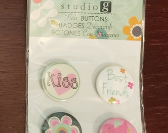 Studio G Flair Buttons - Kiss