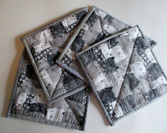 Quilted cat potholders