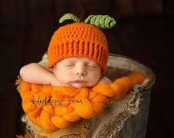 CROCHET PATTERN: newborn crochet pumpkin beanie pattern {easy crocheted photo prop baby hat pattern for newborn photography}