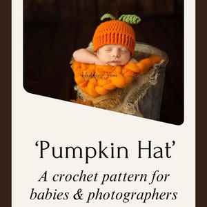 Puede incluir: Un gorro de ganchillo de color naranja brillante con forma de calabaza, con una peque&ntilde;a hoja verde y un tallo marr&oacute;n en la parte superior. El gorro presenta una textura acanalada y se muestra como parte de un conjunto de accesorios fotogr&aacute;ficos.