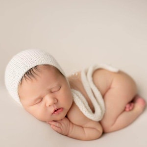 Newborn Bonnet Knitting Pattern: Easy Photo Prop, Beginner Friendly (Digital PDF)