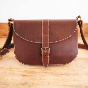 Leather messenger bag / Leather crossbody bag for women / Brown messenger bag / Cowhide leather shoulder bag / Leather satchel bag