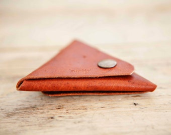 Reddish TRIANGLE Leather PURSE // Small leather coin wallet // Mens coin purse // Leather coin purse // Leather change purse // Change pouch