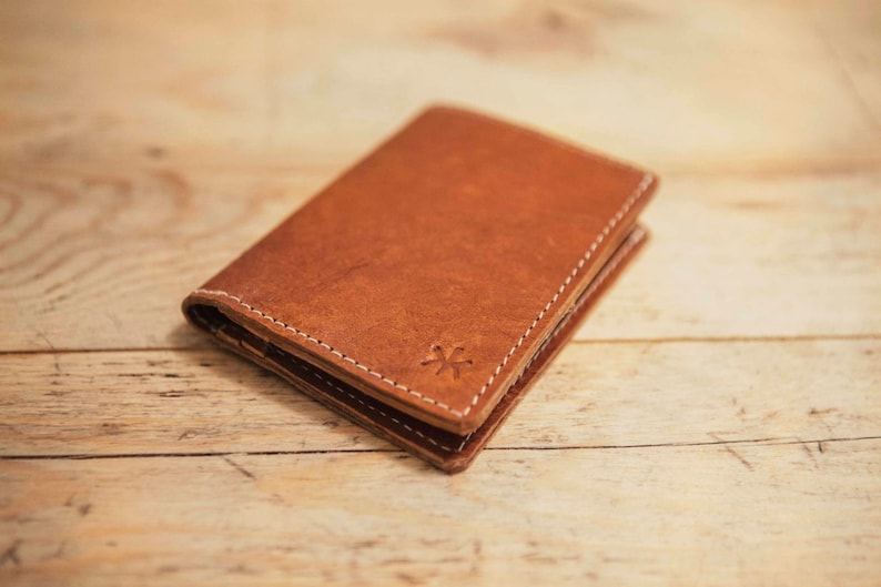 Cartera de Piel para Hombre - Cartera Marrón de Cuero - Billetera de Cuero Elegante - Tarjetero Compacto para Hombre - Regalo Ideal para Él imagen 1