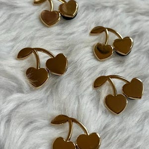 Hartkersenspeld | Badge reversspeld hard geëmailleerd, Valentijnsdag, cadeau voor haar, gouden accessoires, kersen, kern van coquette