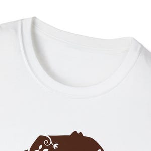 Bear Riding A Bike In Countryside Road Graphic By Phoenixvectorarts - Foto 6