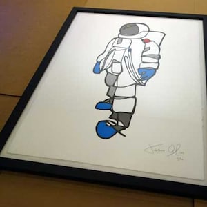 ASTRONAUT, Medium (Colore): Lavoro dipinto a mano su carta Incorniciato e firmato Edizione di 50 di Jason Oliva Art Painting Print Picture Gift NASA