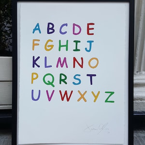 ABC Alphabet, Medium (Farbe): von Hand bemalt gerahmt und signiert Auflage von 50 von Jason Oliva Malerei Druck Bild-Geschenk