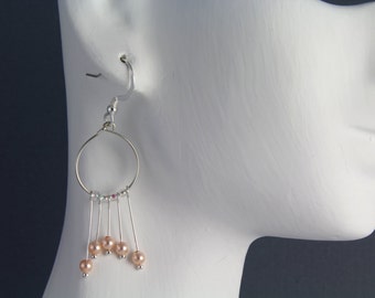 Melocotón de Swarovski perlas y plata colgando pendientes de