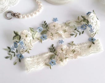 Blauwe bruiloft kousenbandset, ivoorkleurige wilde bloemen geborduurde kanten bruid jarretels, bruidsjurk bloemenkrans