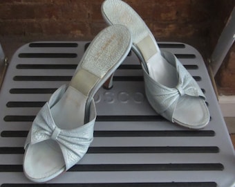 1950s pearlescent blue spring-o-lator stiletto heels | 50&#39;s mid century MCM Glamour | Size 7