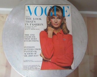 Vintage Vogue Magazine : January 1, 1968