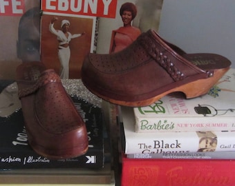 Zuecos de cuero marrón de los años 70 / boho hippie de los años 70