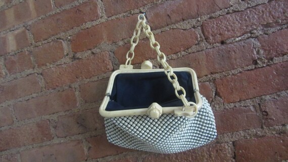 1930s Whiting & Davis cream alumesh purse - image 4