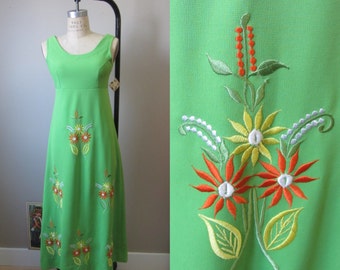 1970s floral embroidered green maxi dress | 70's retro groovy