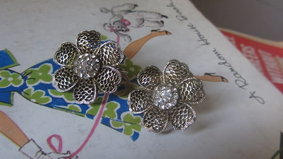 1950s gold tone filigree flower earrings • 50's •… - image 1