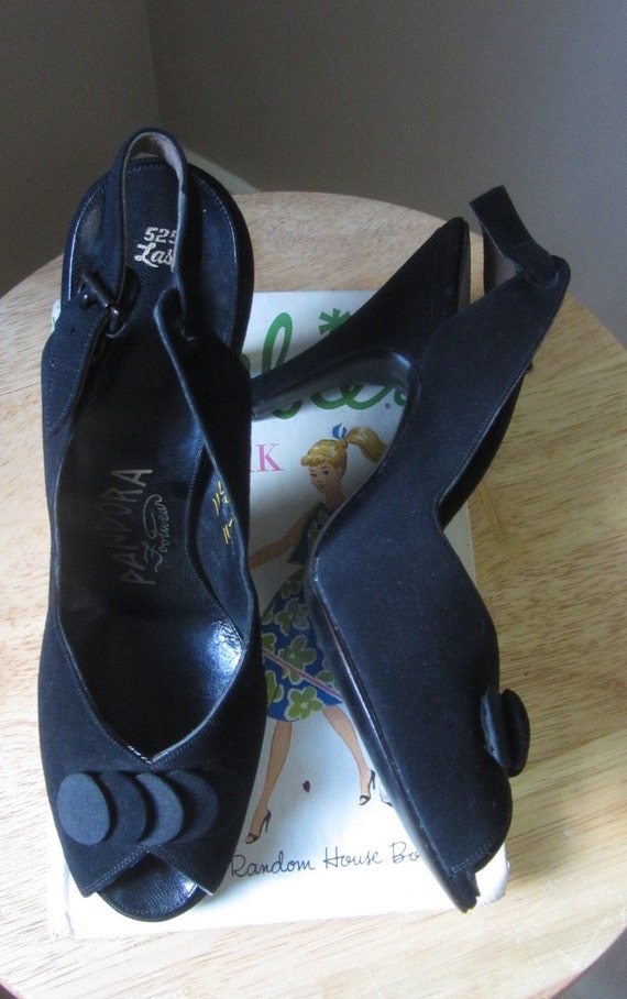 MEDIUM-HEELED 50MM PUMP IN BLACK CALFSKIN
