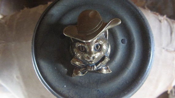 1940s brass kitty cat in a hat brooch | 40's WWII