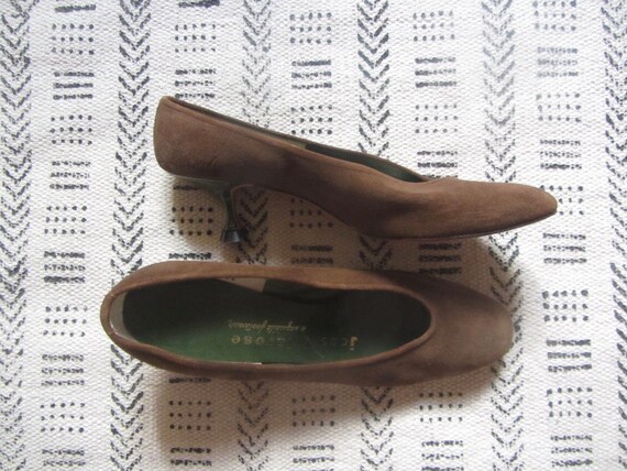 1960s brown suede & green patent kitten heels (de… - image 6