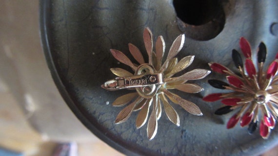 1960s Crown Trifari enamel starburst earrings - image 5