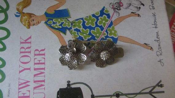 1950s gold tone filigree flower earrings • 50's •… - image 6