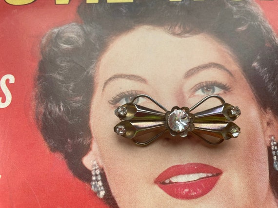 1950s rivoli rhinestone gold bow brooch - image 1