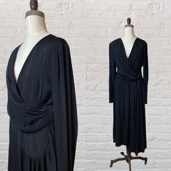 1940s black femme fatale dress • 40's film noir