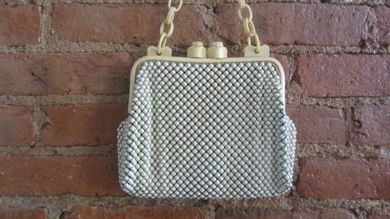 1930s Whiting & Davis cream alumesh purse - image 3