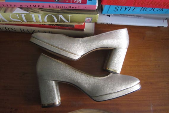 1960s gold platform heels | 60's Mod Metallic Hee… - image 1