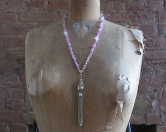 1960er Pink und Gold Quasten Anhänger Halskette • Rosmarin