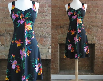 Années 1970 noir floral 1940s robe licou revival | Les années 70 font 40's Retro Bombshell Pin Up