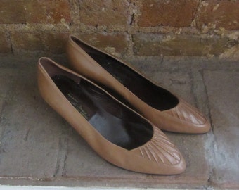 1980s light brown leather pumps (deadstock) | 80's New Wave Minimalist | Size 6