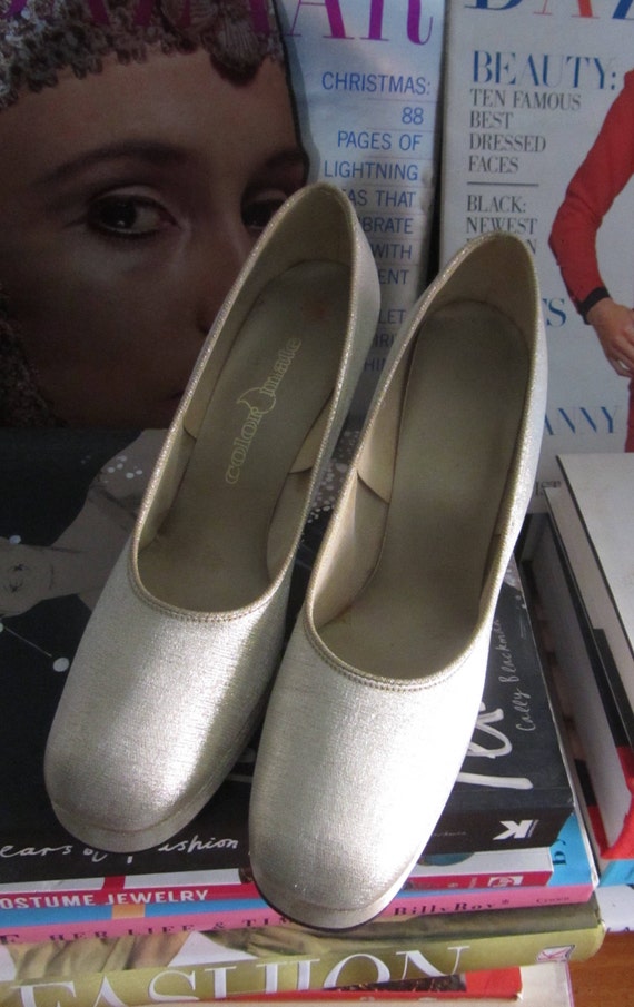 1960s gold platform heels | 60's Mod Metallic Hee… - image 5