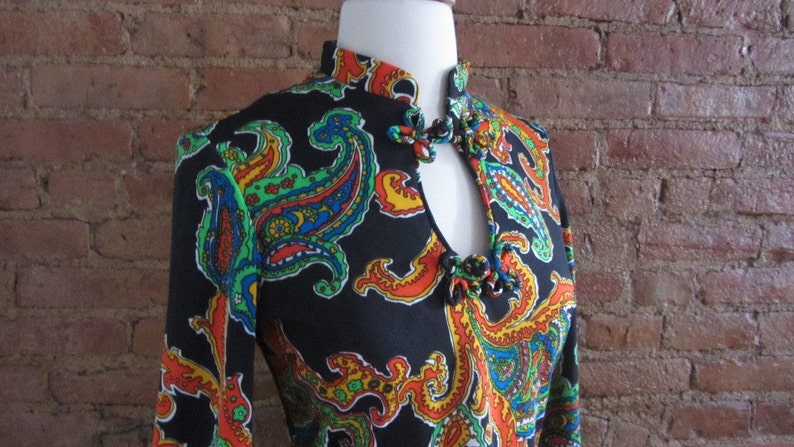 Abito con stampa paisley nero degli anni '70 / Retro Groovy Psychedelic degli anni '70 immagine 4