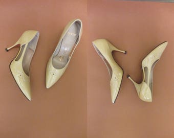 1960s buttercup yellow pumps | 50's 60's mid century high heels