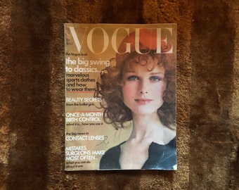 Vintage Vogue Magazine : August 1, 1971