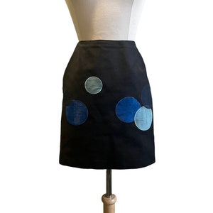 Mini-jupe bleu marine Moschino vintage Créateur italien de haute couture des années 90 image 4