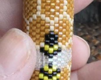 Bee Short Beaded Needle Case Pattern