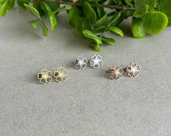 Stud earrings | flowers | flowers | stainless steel