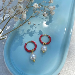 Colorful hoop earrings with freshwater pearls Stainless steel Whoops image 6