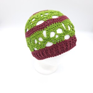 Cotton skull beanie cap in green and deep red