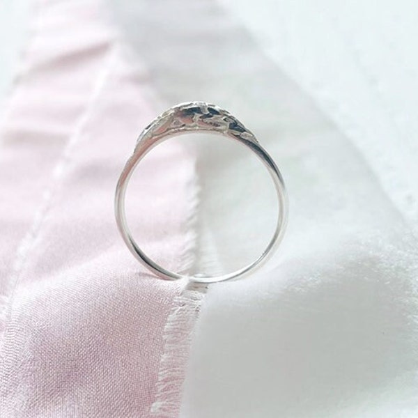 Gevormde zilveren ring 1,5 mm band - Eco Ring - Stapelring - Rustieke Ring - Natuurring - Asymmetrische stijlring - Zilveren stapelringen