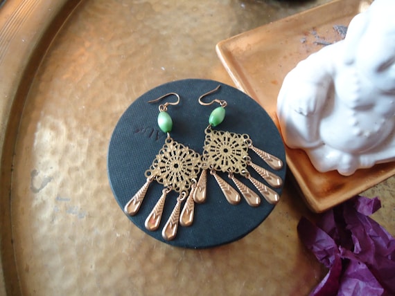 vintage, boho goldtone earrings, green stone